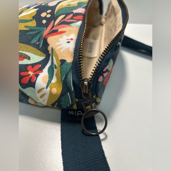 Danica Superbloom Pattern Colorful Crossbody Hip bag Size: 9x6 - Picture 6 of 6